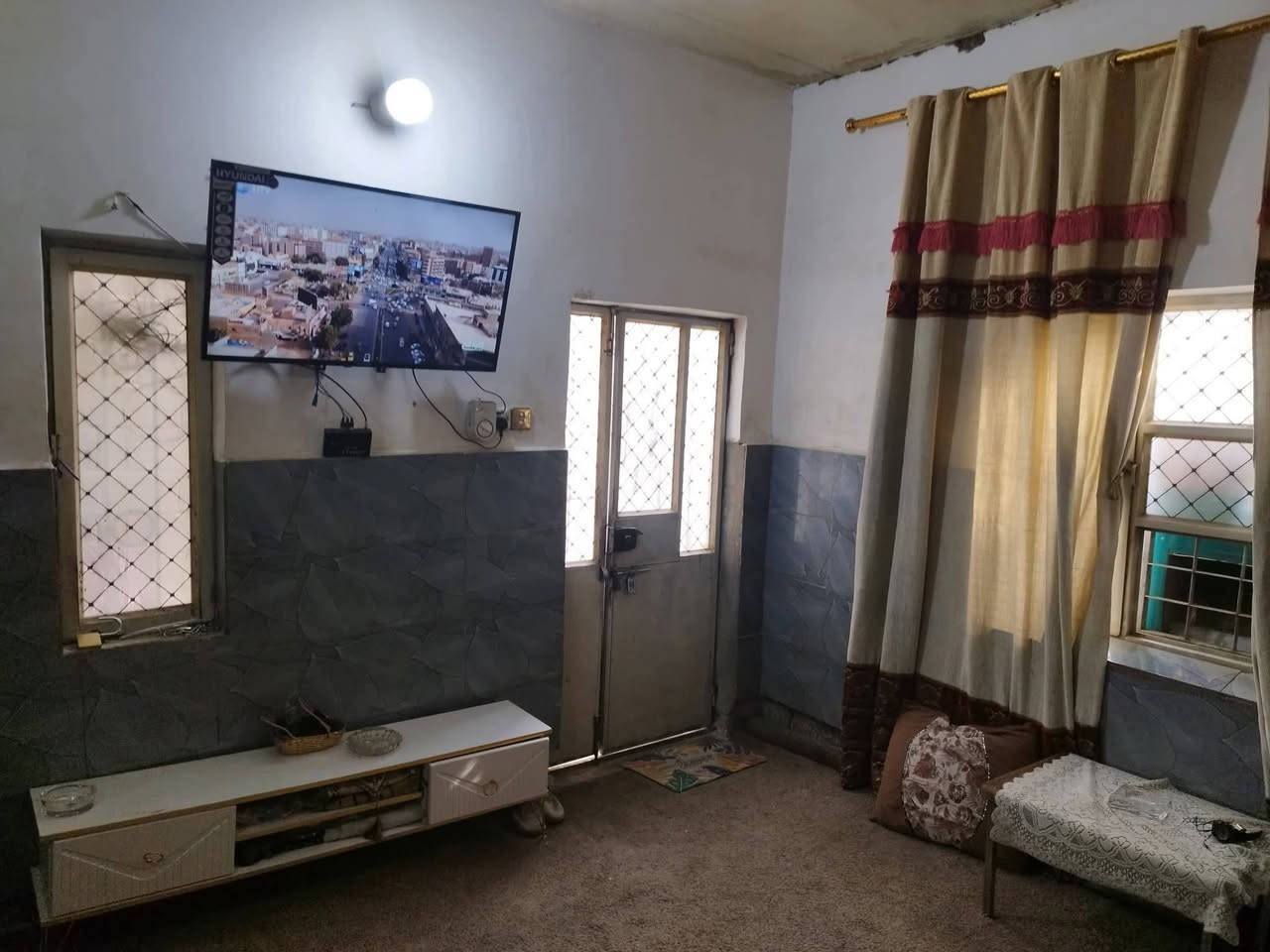 بيت للبيع مساحه 100م مربع مع قطعه  تجاوز سعر19بي مجال قليل خدمات كامله مجاري وتبليط  زعفرانيه شارع المعهد قريب على المنصة رقم ***********وانساب فقط أحمد للعقار
