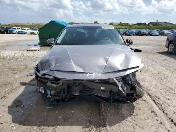 النترا 25بصمه فتحه ماشيه 10تالاف موعد وصولها 10تيام الميناء أم قصر السعر 93 لل استفسار ***********
