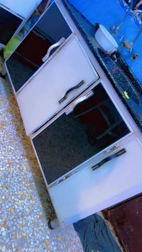 للبيع • خزانات • ديكور