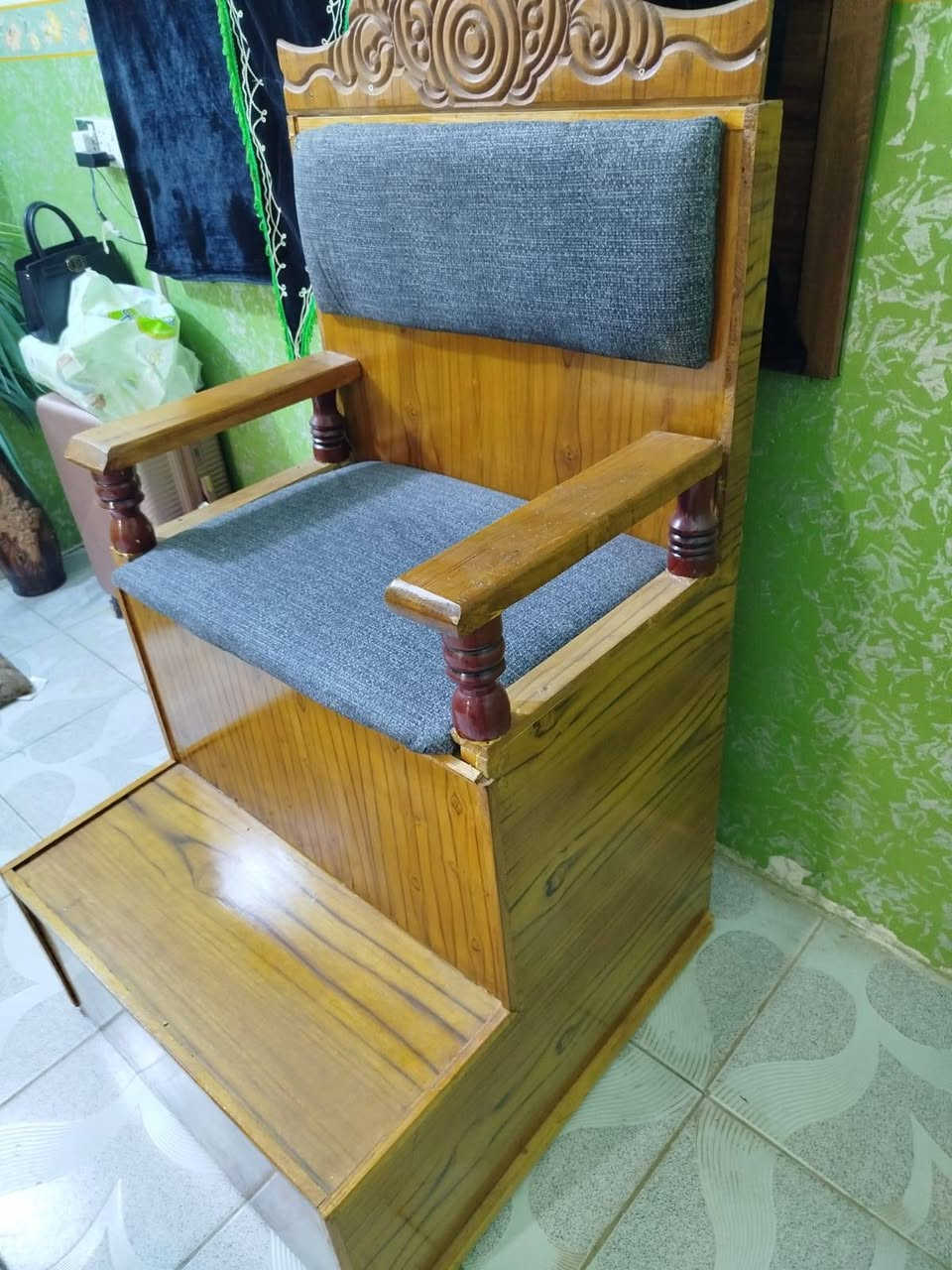 السلام عليكم منبر للبيع سعره ب٢٧٥ الف 
طبله وسطيه سعره ب٦٠ الف 
نضيفات للستفسار اتصل ***********

