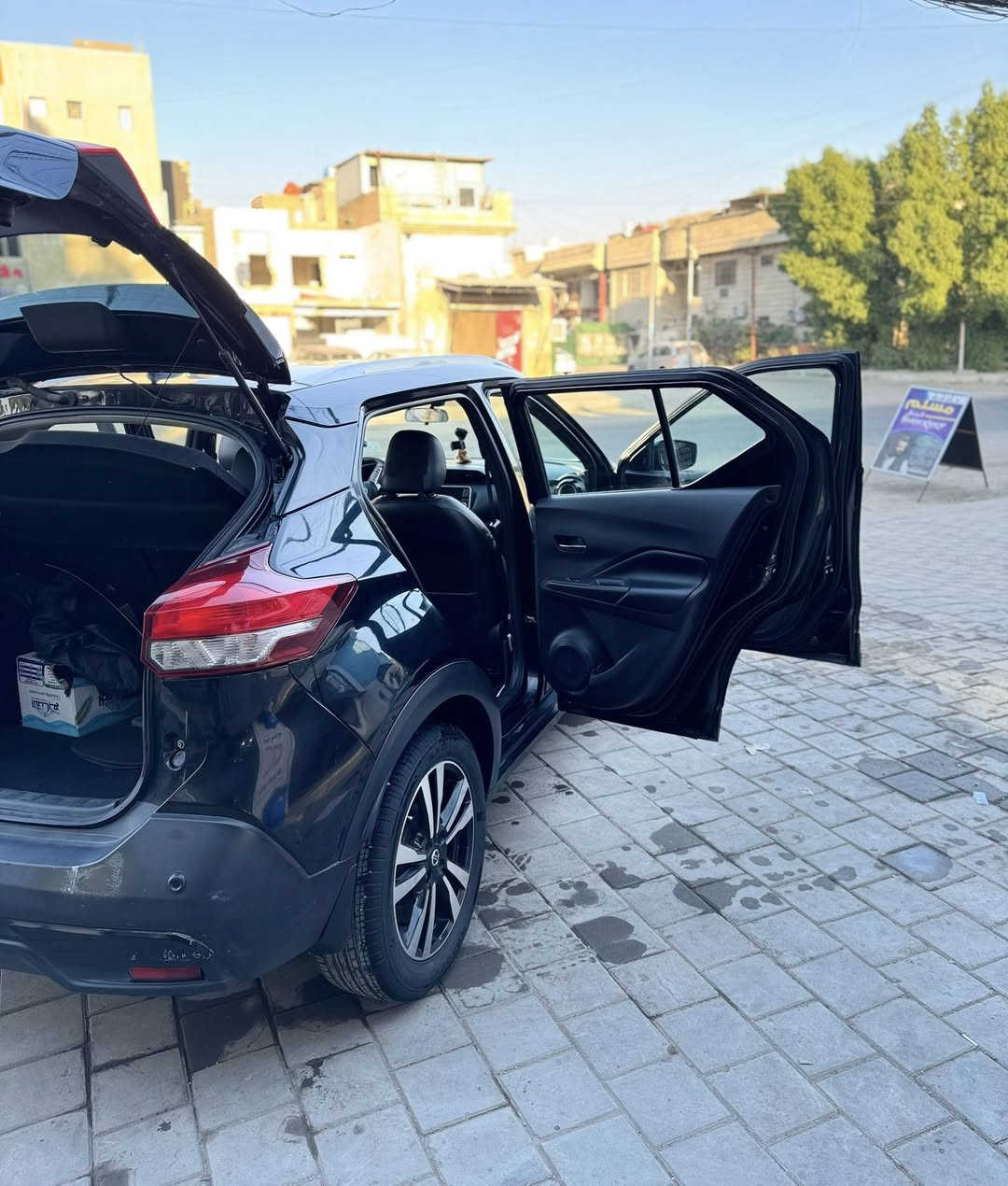 نيسان كيكس موديل 2020فول من عده الفتحه السقف 
السياره بئسمي تحويل ثاني يوم 

حادثه حلو خلفي بس يعني البجم كبس 

موصفات السياره بصمه تشغيل عن بعد رادار تحديد مسار كامرات 350درجه وبعد هواي موصفات بيه 

سعر 121 وبيه مجال 

السياره ما بيه ايي نقص  كامله مكمله 

مكاني بغداد شارع فلسطين 

***********☎️
