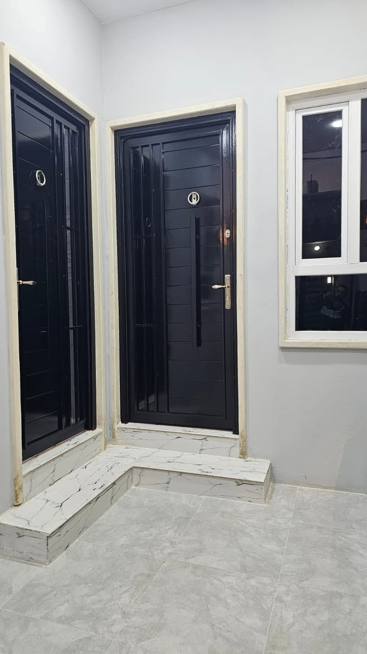 دار للبيع التربيه الاولى المساحه 100متر طابقين بناء فول زيرو حديث السعر 78مليون بي مجال 
***********
***********
