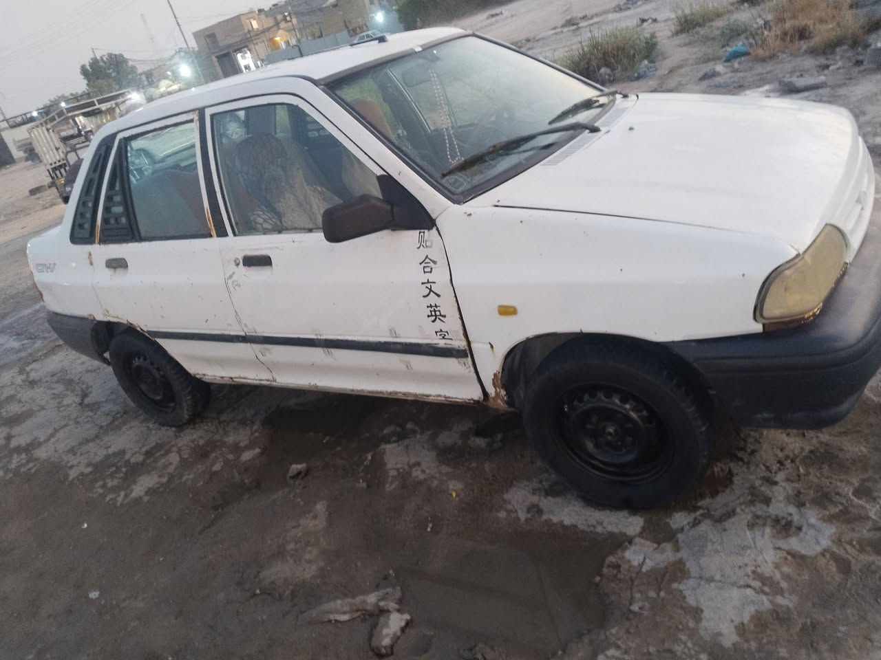 السلام عليكم سياره سايبه لبيع كير مكينه نضاف تخم تاير جديد حداديه جديده سياره خير من الله صول المداور ثاني يوم  السعر 17ورقه هاذا رقم راعيها ***********
