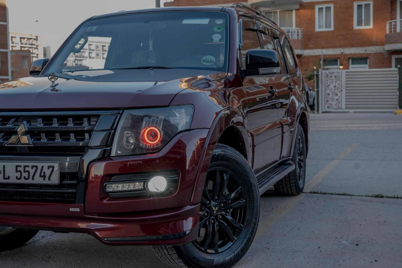 بسم الله الرحمن الرحيم
للبيع فقط  بيع فقط
السلام عليكم 
باجيرو حبتور  بلاص جديدة السياره لوك (لون مميز للاخير) من القليلات بغداد
باجيرو حبتور راس الارنب بلاص موديل 2019 مكفولة كفالة عامة ماشية 35 الف حقيقي السيارة فول مواصفات 
 8 ايرباك علامات ذهبية 
محرك 3800  
ترايش كروم لدات نهاري
 ويل 18 
زراك لايت ولايت زنون
 كشنات جلد وكهرباء 
دمام سستم صوت ٧ راكب 
كشن الخلفي تجوات شات عرض 
 طوال لحاية بلاديه تبريد امامي خلفي وثلاجه وسطية 
 تخم تايرات جديد حساسات وحاكيه بلوتوث
 السياره مكفولة كفاله عامة من صبغ من بارد  وغراض الشركة كله موجوده ارضيات طفاية طبابه مثلث 
سويجات ٢ رقمها اربيل بسمي تحويل مباشر هزه فحص سنويه كله جديد للاتصال (***********) ومكاني بغداد  الكرخ مجمع ايادي العدل
