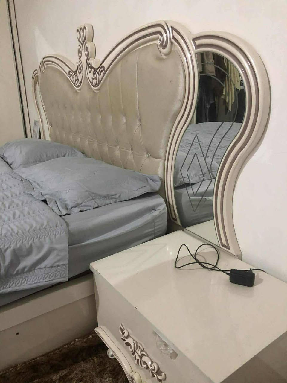 غرفة نوم تركي كامل للبيع سعر 600الف و بيهه مجال
كلش نضيف
سفنج دوشك جديد

قياس دوشك 180سم*200 م
معرض سكه 3 امتار
لون كريمي المرغرب

للاستفسار
***********
