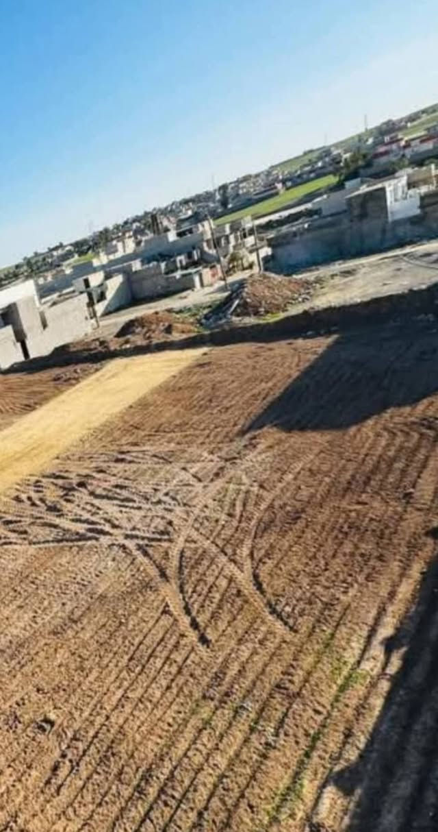 سلام عليكم
قطع اراضي للبيع وحسب الطلب المساحه
ملايين الثالثه مجاور كليه علوم الحياة
تبعد عن شارع العام ٢٥م قريب الخدمات
ماء كهرباء
سعر المتر ١٧٠ وبي مجال 
للتواصل/ ***********/***********
