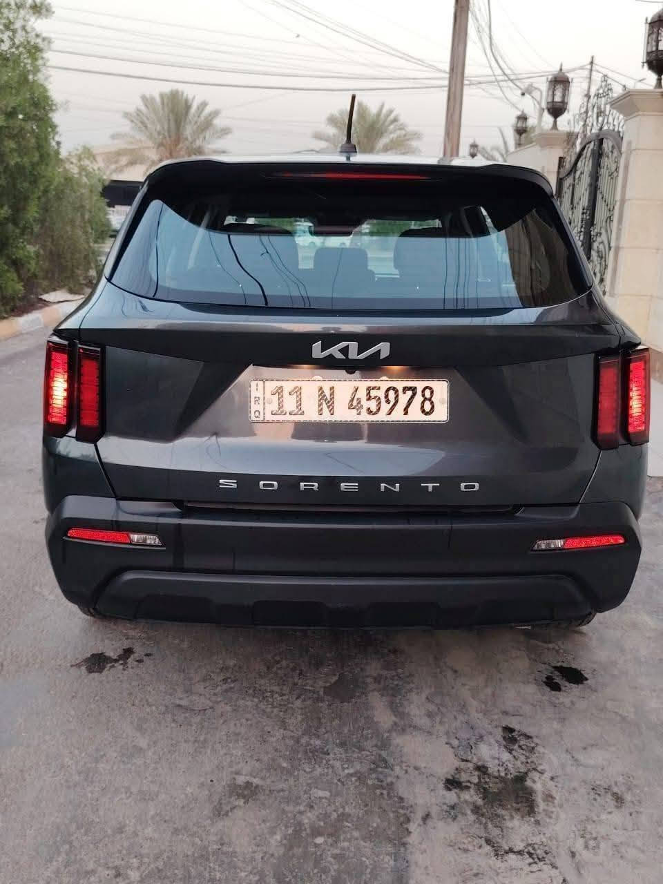 سورنتو موديل ٢٢ وارد أمريكي بدون ايرباك حادث بابين صفحة السايق رقم بغداد مواصفات عادية ماشية ٨٢ الف مكاني حي التجار شراي يتصل على ***********صور الحادث عارضه 207 ورقة وبيه مجال
