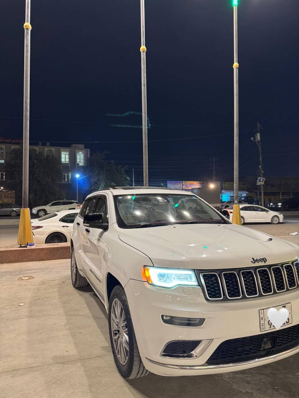 سلام عليكم 
جيب موديل ١٧
وارد امريكي حادث فقط بنيد بدون دواخل 
سونار داخل المنشور 
١٠٠الف ممشه 
سعة المحرك ٨سلندر ٥٧٠٠
مكينة وكير كفاله 
الفئة سومنت اعلى موصفات بل جيب 
بنرامة كشنات خزن تدفئة تبريد 
ستيرن كهرباء
مري قلاب 
فول رادار
تحديد مسار مثبة سرعة
وضعيات قيادة 
جكات نضام صعود المنحدرات
داخل جلد ابيض
 صندوك شفط 
وبعد معروفة موصفات السومنت 
العنوان بغداد البلديات 
***********
