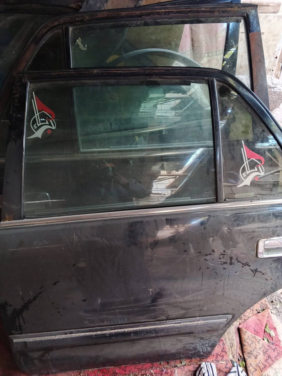 السلام عليكم بيبان راس ثور اربعه كاملات لون اسود كرمه ***********
