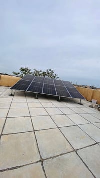 تنصيب شمسي • ألواح 600W ×10 • بطارية ليثيوم 15 كيلوواط