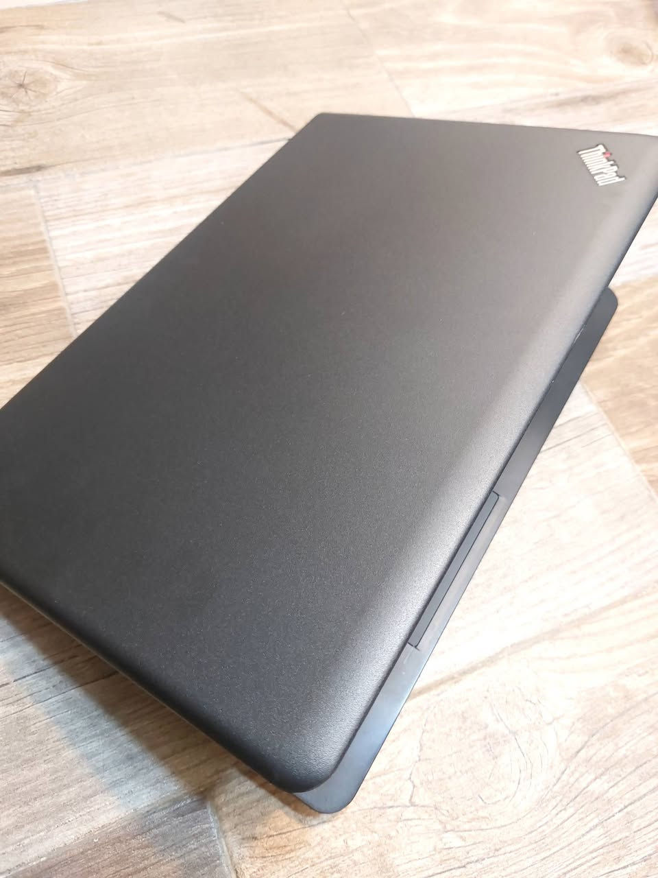 💯💯لابتوب Lenovo E560 حجم شاشة كبير 15.6 انج مناسب للدراسة والاعمال المكتبية
 Lenovo e560 جيل سادس 
السعر (180 الف_عراقي ) 
 للتواصل *********** يوجد اسعار خاصة للمكاتب توصيل لجميع محافظات العراق 
العنوان بغداد شارع الصناعة مجمع الرياش مكتب اليسر 
……………………
✓ المعالج Core i5-6200U جيل سادس 
✓ ذاكرة الوصول العشوائي (الرام) 8GB 
✓ التخزين( الهارد) 256GB SSD 
✓كارت شاشة انتل داخلي  4GB 
✓ مقاس الشاشة 15.6 انج FHD 1920x1080 
✓ كيبورد  عربي انكليزي  
✓مشغل أقراص 💿 
✓منفذ HDMI 
…………………………………
