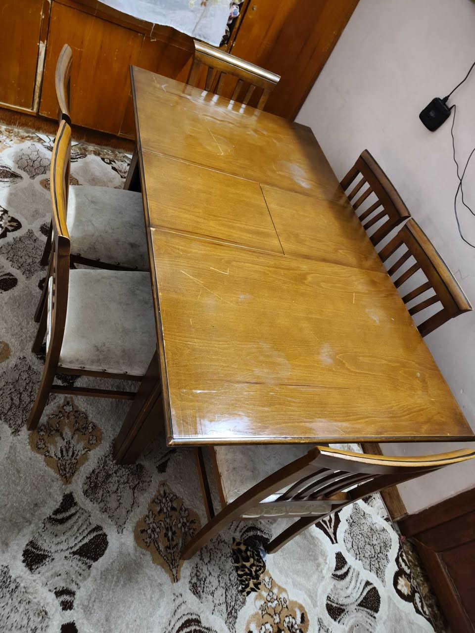 ميز طعام سلايت خشب اصلي مع ست كراسي سعرة 200 وبي مجال ***********
