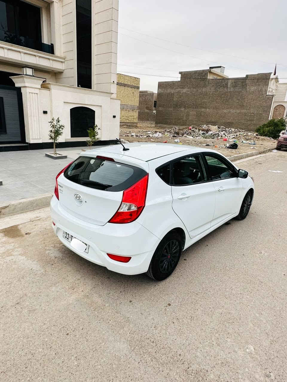 للبيع هونداي أكسنت 2015
رقم بغداد الدولي الجديد 
هزه جديده سنويه جديده بأسمي 
محرك 1600
كير AT 
تخم تاير نظيف 
باتري جديد 
شاشه كبيره اندرويد مع كامره خلفيه  
داخل رصاصي نظييف جداً 
العداد 100
سياره نظيفه وجاهزه 
ليبل واحد السياره 
صبغ قطعتين ونص  فقط من امريكا
السعر 95 ورقه 
***********
