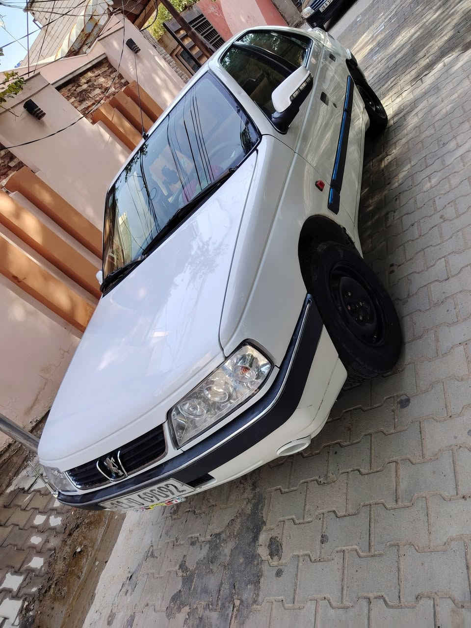 السلام عليكم بيجو 405 سياره جاهزه جاهزه كفاله بس بنيد طاير سياره مال جناي تاخذه وين متحب روح جديده ومصروف عليه رقم نكليزي سنويه ل30 سعره 44 وبيه مجال سياه احلا من صور كير مكينه كفاله ***********
