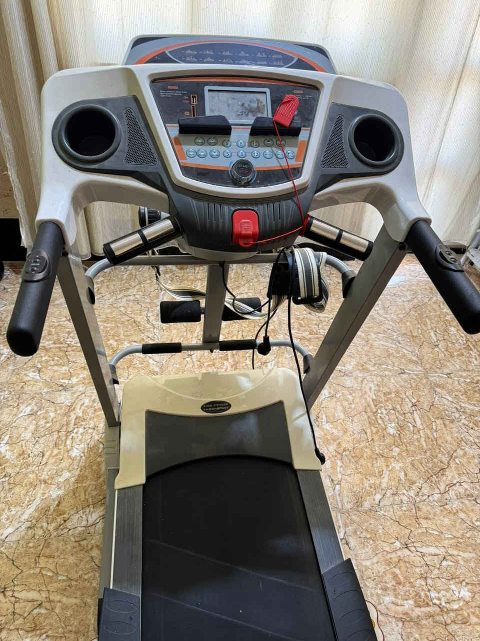 للبيع جهاز سير كهربائي (Treadmill) منزلي
جهاز نظيف وشغال بحالة جيدة، مناسب للمشي والركض داخل المنزل.
✅ شاشة رقمية تعرض بيانات التمرين
✅ مفتاح أمان
✅ مسكات لقياس النبض
✅ هزاز مع حزام للتنحيف
✅ مناسب للاستخدام اليومي
سبب البيع: عدم الحاجة إليه.
السعر 300 الف وقابل للنقاش
‏‪***********‬‏ 
رقم الهاتف
