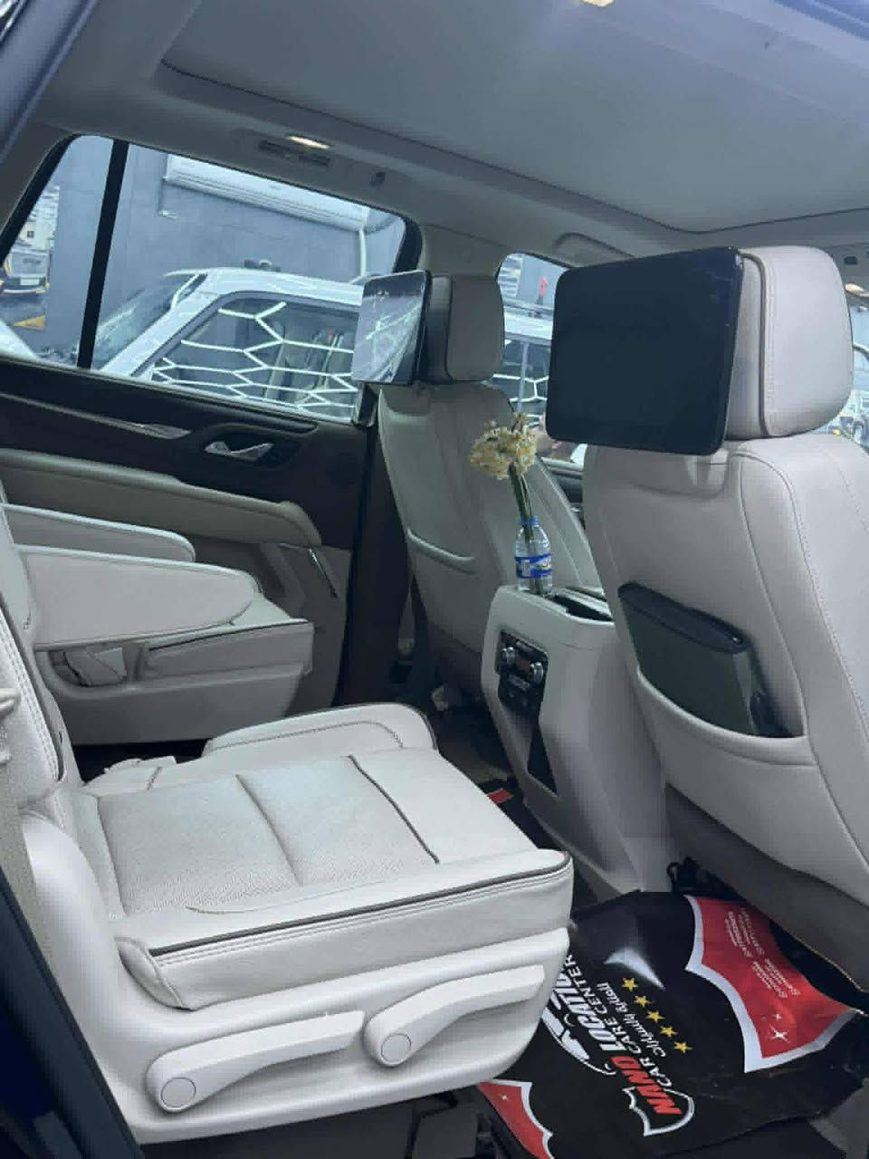 سلام عليكم جمسي دنلي
موديل 2023
رقم بغداد
مواصفات:
بصمة عدد 2 وتشغيل عن بعد
 سلايد فتحتين بانوراما 
ماشية 37 الف
داتا شو وعرض على الجامة الامامية
شاشات خلفية 
لايتات زنون اصل عدسات
بلاجكتور زنون LED
داخل لونين 
بصمة ابواب 
تشغيل عن بعد 
كشنات  كهربائي 
كشنات خزن 
كشنات تدفئة وتبريد 
كشنات خلفية تدفئة 
كشنات مساج
دبلات كهرباء  
رادار امامي خلفي 
رادار نقطة عمياء 
رادار خط شارع 
كاميرات 360 
صندوك كهربائي 
شاشات عدد 3 
حساسات امامية خلفية 
ثلاجة 
ستيرن كهربائي 
ستيرن هيتر
مرايات كهربائي 
دوس كهرباء
رقم بغداد دولي باسمي تحويل مباشرة سنويه هزه جديد 
60 الف يعني 6 شدات بي مجال 
اي استفسار 
*********** 
مكان بغداد الدورة
