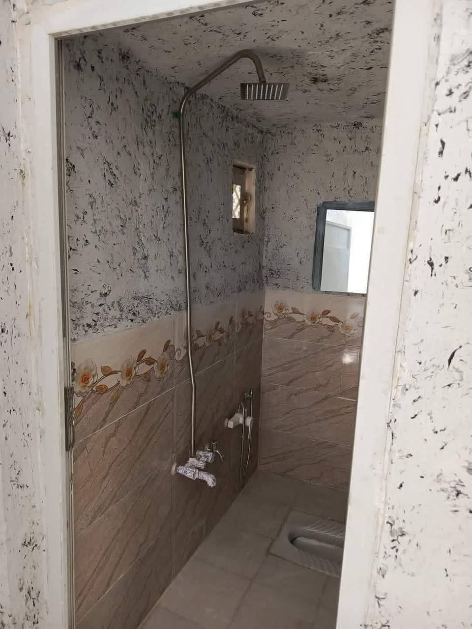 للإيجار 
بيت طابقين للايجار جديد ومرتب وحلو حي ميسان شارع الجامع قرب السوك طابقين يتكون من مطبخ وحمام وصاله وغرفتين وحده فوك والثانيه جوه وبيتونه  البيت جاهز للسكن تانكي ماي خط مولده وكيزر وخط انترنيت 
اني مكلف بالنشر للاستفسار ***********
