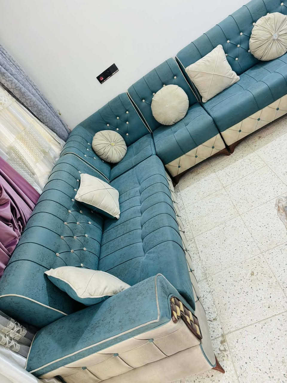 #للبيع ديوان حرف L وقنفه إضافيه 10 مقاعد من هوم سنتر جديد مستخدم ايام السعر 325 العنوان حله ورديه خارج


**إذا كنت صاحب هذا الإعلان وتريد حذفه لأي سبب، رجاءا أرسل رسالة إلى الدعم الفني**