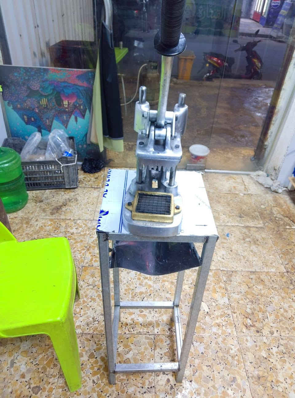السلام عليكم عيني عندي غراض مطعم كامل للبيع موجودات ان شاء الله سعر ميز مال فلافل هو وغراض كامل 375
وكريل مال بركر هو وميز ماله ب150
قطاعه مال فنكر سعره ب90
ثلاجه 150
طباخ مال فلافل عين وحده بسعر 80 
مغسله صغير بسعر 20
سنك بسعر 20 .


**إذا كنت صاحب هذا الإعلان وتريد حذفه لأي سبب، رجاءا أرسل رسالة إلى الدعم الفني**