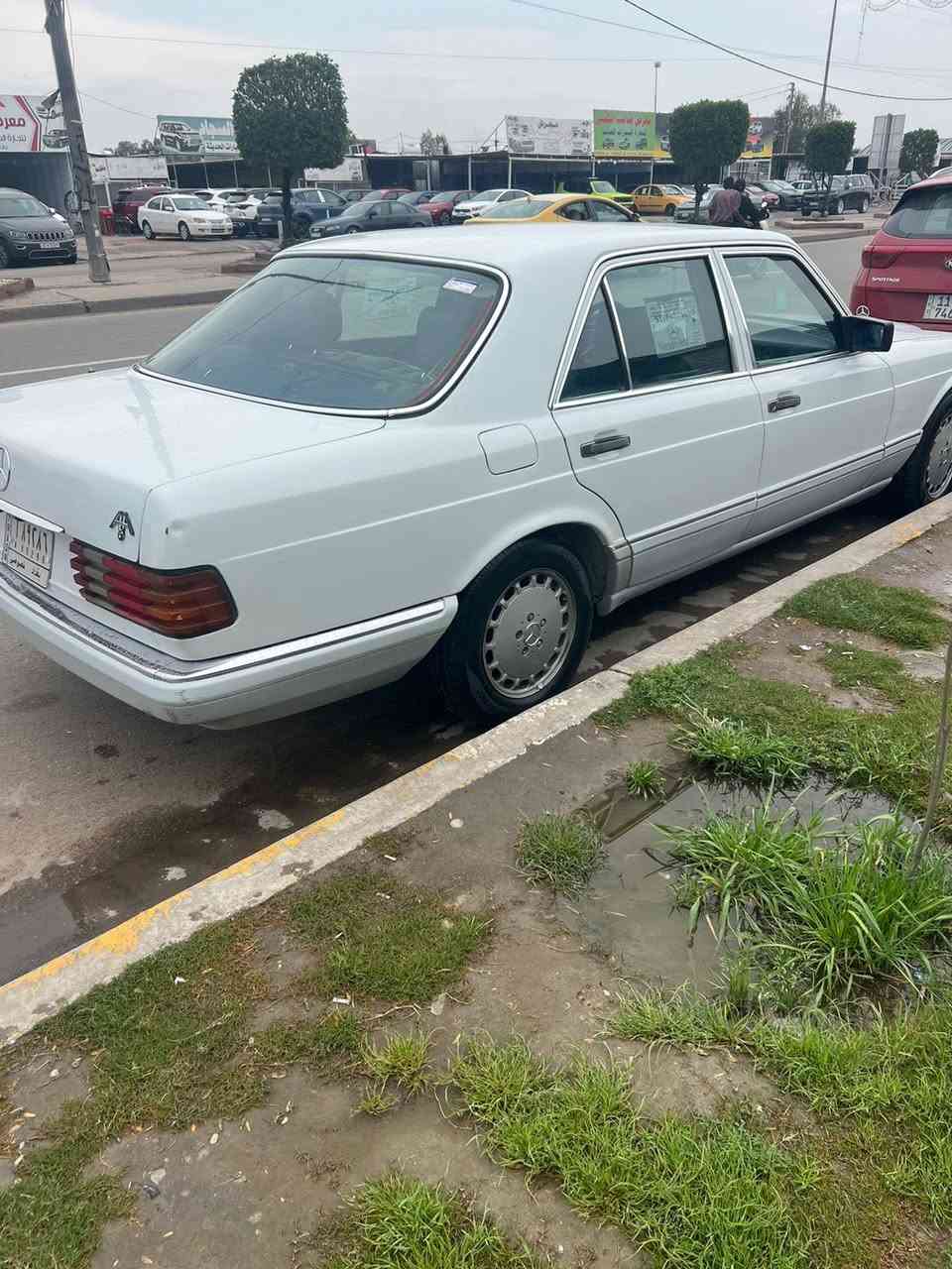 سلام عليكم 
سياره مارسدس جانبو موديل 1989
فول مواصفات 
مكفوله كفاله عامه من الضربه 
فقط صبغ جماليه
كير ومحرك كفاله 
تخم تاير جديد 
كشنات جلد بلادي 
كشنات كهرباء 
صدر امامي خلفي جديد
تبريد ثلج
رقم بغداد بسمي 
مكان السيارة بغداد البلديات 
السعر 80 وبيه مجال 
***********
