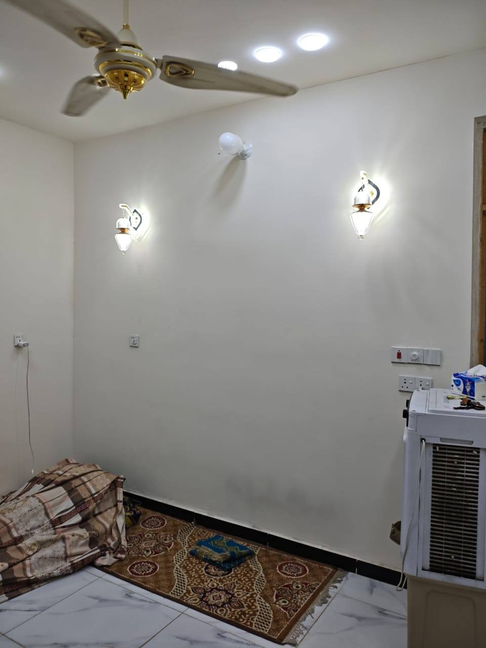 مشتمل مساحة 50 متر للبيع  العنوان بغداد منطقة الدوانم نهاية الشرطة الخامسة يحتوي المشتمل على 2 غرف نوم وصالة ومطبخ وخدمات نوع السند زراعي 25 اصولي مكاتبة مع صاحب السند مباشر السعر 65 مليون وبي مجال الاستفسار اتصل على هاذا رقم او ادخل خاص 
***********2
