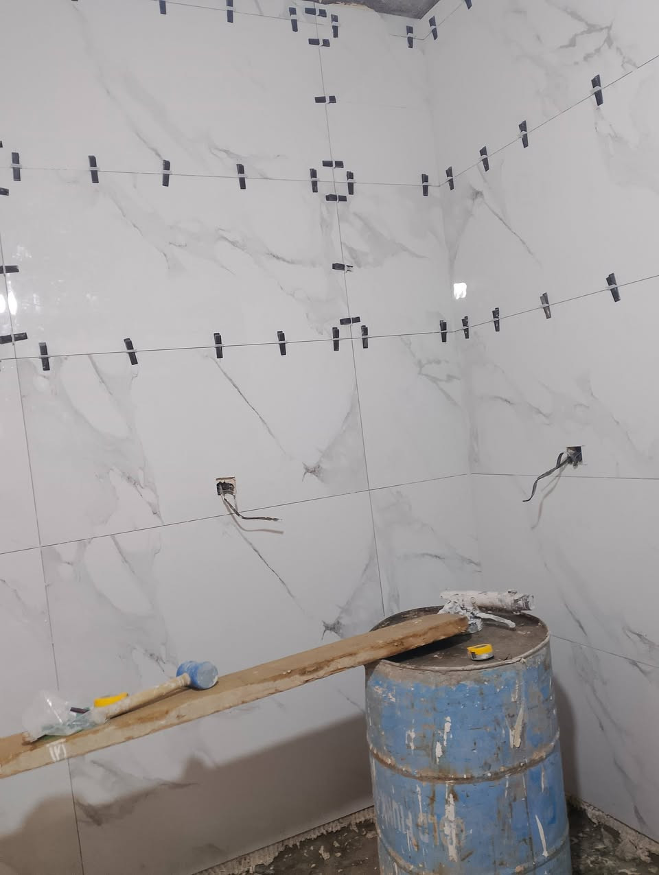 كادر مصري متخصص في السراميك وبورسلين مرمر وبيات وجدران وارصيات التزام ف العمل ***********
