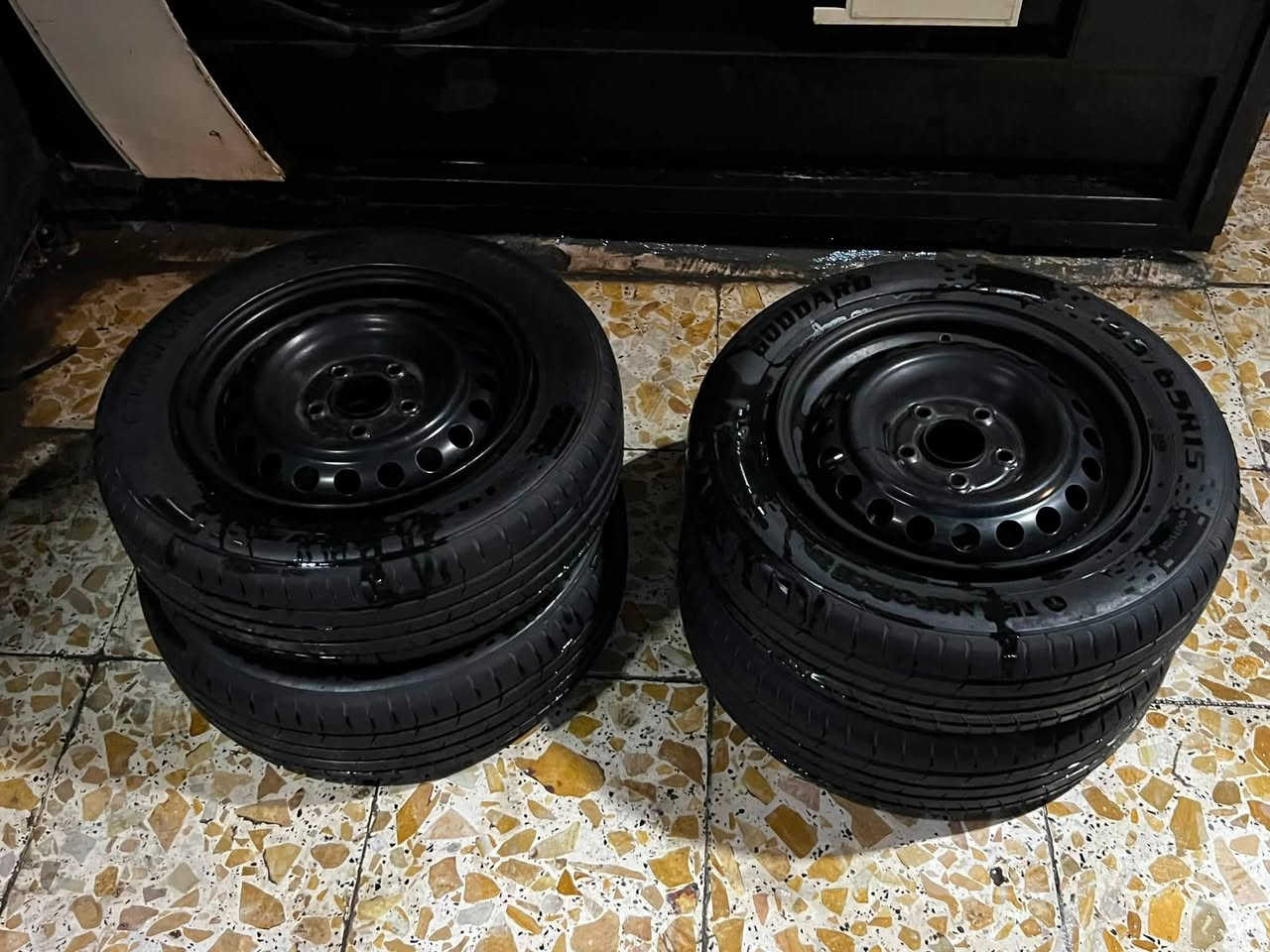 السلام عليكم تخم تاير مع ويل حجم 15 /195 /65 انتاج 2026 استخدام 10 ايام  السعر 350  الاستفسار ***********
