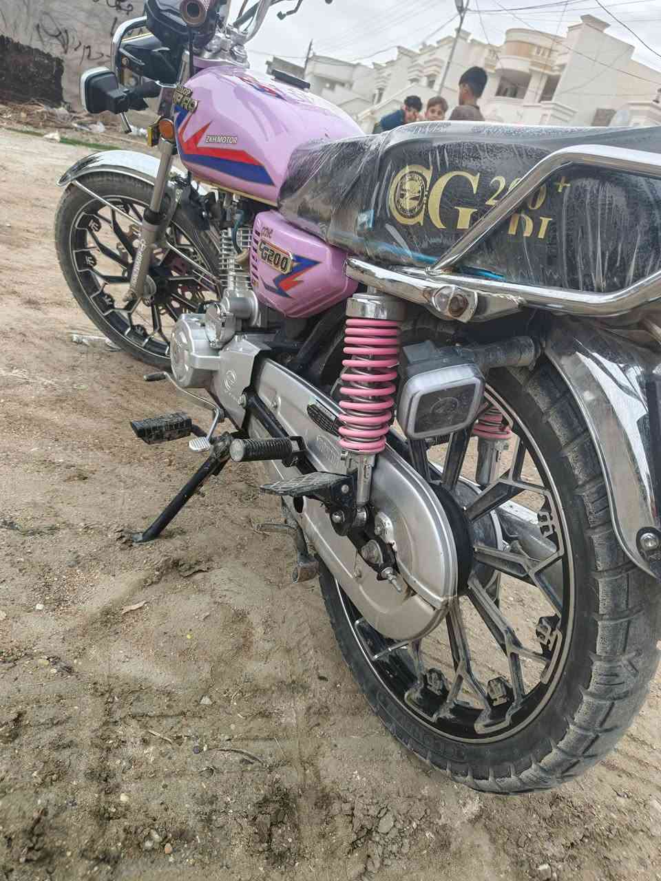 سلام عليكم دراجه موديل. 25 ايراني نضيف دراجه فول كهرباء يرادله ترتيبات بصيطه تجي وشوف بعينك محرك 200 سيسي مكان رمادي سعر 800 وبيه مجال لطيبين رقم للتصال ***********
