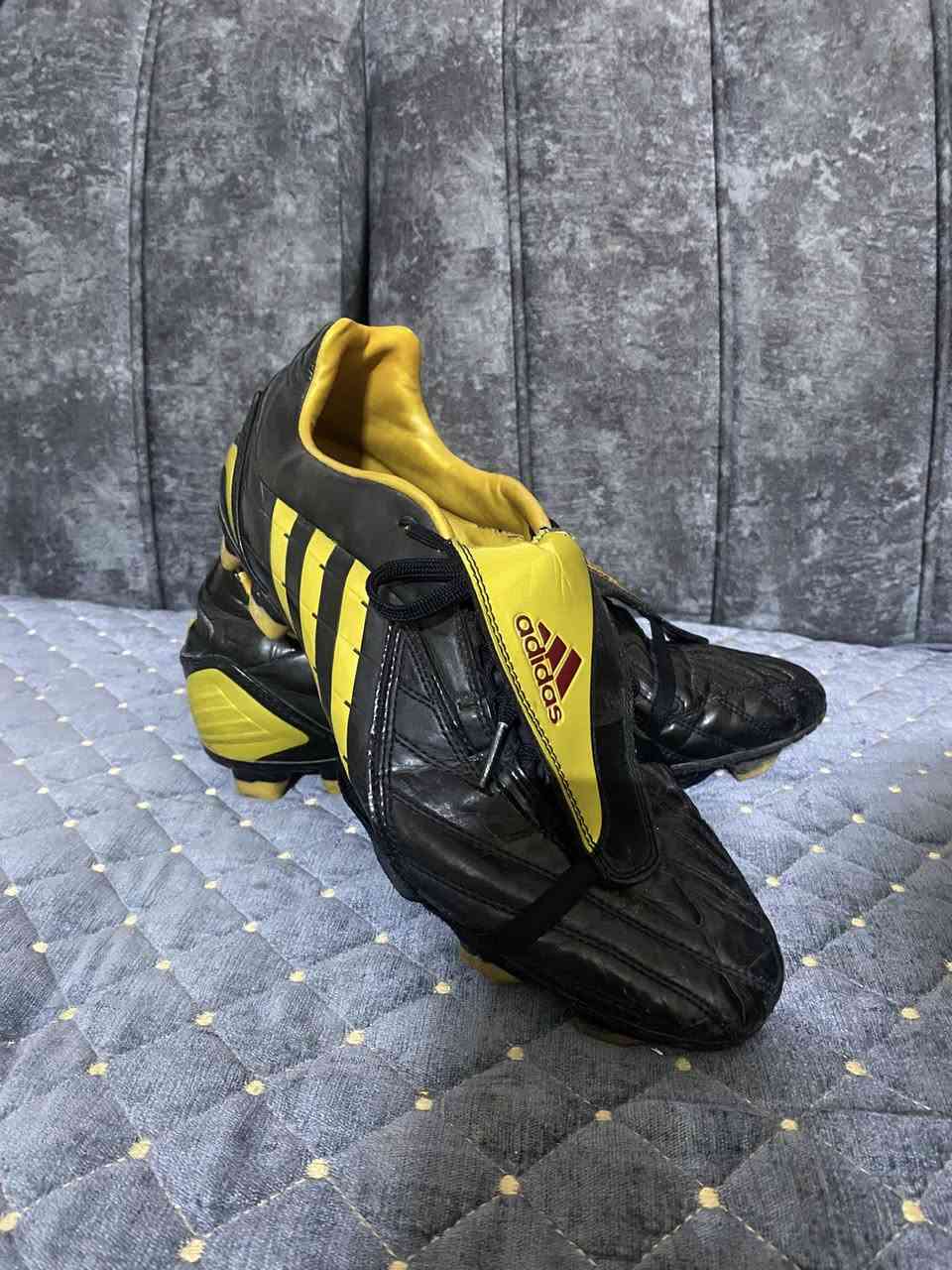 السلام عليكم ورحمة الله وبركاته
أحذية رياضية مال باله للبيع بسعر مناسب 
النظافة عبالك جديد 
الحذاء الأول البلنسياگا قياس 40 :السعر 22
الحذاء الثاني أديداس أصلي بيه البوركود مال الشركة قياس 43:السعر 33
المكان :الرمادي شارع المستودع 
متوفر توصيل 
للتواصل واتساب أو الإتصال ***********
