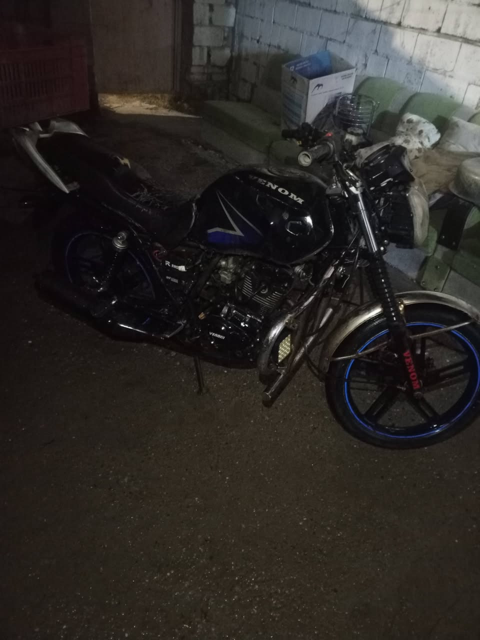 السلام عليكم دراجه للبيع سعر 300وبيهة مجال دراجه مال واحد يروح باب رزقه ويجي عنواني بغداد الزعفرانية مامتواجد على فيس الي يريد يتصل خط ***********
