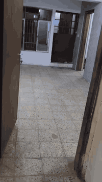 شقه للايجار مقابيل مرطبات العذراء مقابيل سوق الكبير غرفتين نوم واستقبال ومطبخ كامله خزان ماء موتور ماء واير سحب وسخان نظيفه 100% ايجارها 200 ادلاليه 200 رقم الهاتف ***********
