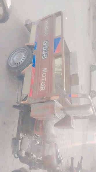 ستوته نظيفه 2015 سعر 1,600 وبيها مجال تخم تاير ***********
