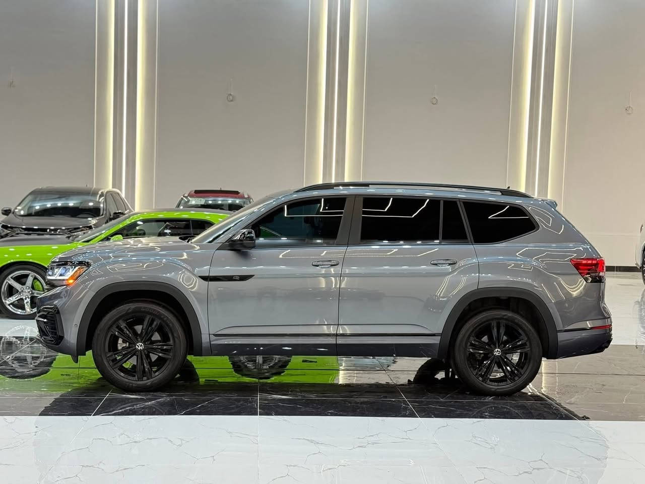 𝟐𝟎𝟐𝟑 𝐕𝐖 𝐀𝐓𝐋𝐀𝐒 𝐂𝐑𝐎𝐒𝐒 𝐒𝐏𝐎𝐑𝐓-𝐒𝐄𝐋 𝐑-𝐋𝐈𝐍𝐄 𝐁𝐋𝐀𝐂𝐊

فولكس واكن اطلس (SEL R-LINE BLACK) موديل 2023

‎اللون : فيراني

عدد المقاعد : 7 راكب

‎‏‎عداد المسافة : 44 الف

حجم المحرك : V6 3.6L (6.سلندر)

‎‏‎بدون ضرر ✅🔚 (فقط بونيد سرقة) بجم كلة بلادي 

كافة الايرباكات سليمة 100%  

 𝐒𝐄𝐋 𝐑-𝐋𝐈𝐍𝐄 𝐁𝐋𝐀𝐂𝐊 : المواصفات 

‎‏‎فـول فـول مـواصـفـات 1/1
‎
‎فتحه سقف بـــانورمـــا
دةبـل اكـسـل : 𝐀𝐖𝐃
كـيـج الـــكترونـــي
بـــردات ابـــواب
‎ابـــواب بصمة 
‎‏‎بصمة تشـــغـــيل 
𝐑𝐄𝐌𝐎𝐓𝐄 𝐒𝐓𝐀𝐑𝐓 :‎‏‎ تشغيل عن بعد
‎‏‎شـــاشـــة دشـــبول ديجيتال
شحن وايـــر لـــيس
‎كـــامـــيرا امامي
‎كـــامـــيرا خلفي
‎هـــانـــد بـــریـــك بصمة
اوتو هولد : 𝐀𝐔𝐓𝐎 𝐇𝐎𝐋𝐃
اوتو ستارت : 𝐀𝐔𝐓𝐎 𝐒𝐓𝐀𝐑𝐃
اوتو ستوب : 𝐀𝐔𝐓𝐎 𝐒𝐓𝐎𝐏
‎رادار° 𝟑𝟔𝟎 
‎‏‎رادار امامي ( تحديد مسار )
‎‏‎رادار جانبي  ( نقاط عمياء )
‎‏‎رادار خلفي ( التحذير من الاصطدام )
‎حساسات° 𝟑𝟔𝟎 
‎‏‎حساسات امامي
‎‏‎حساسات جانبي 
‎‏‎حساسات خلفي 
نظام : 𝐆𝐏𝐒
نظام : 𝐄𝐂𝐎
نظام : 𝐍𝐎𝐑𝐌𝐀𝐋
نظام : 𝐒𝐏𝐎𝐑𝐓
نظام : 𝐒𝐍𝐎𝐖
نظام 𝐎𝐅𝐅𝐑𝐎𝐀𝐃
نظام 𝐎𝐅𝐅𝐑.𝐂𝐔𝐒𝐓𝐎𝐌
كشنات جلد
‎‏‎كشنات كهربائي
‎کشنات خزن+ميموري
كشنات تدفئة
‎تحكمات اسيرين
‎‏‎استيرن تدفئة
‎‏‎تبريد لمس
‎‏‎تبريد مركزي
 صندوق شفط كهربائي 
لايتات 𝐋𝐄𝐃 ليد متحرك زينون بيلادي
بكلايتات 𝐋𝐄𝐃 ليد بيلادي
‎‏‎ ويـــل كـــروم 

وبعد هواية مواصفات…

‎‏‎تفاصيل اكثر الاتصال علی ارقام التالية

WhatsApp-Viber

☎️ ***********

☎️ ***********
‎‏‎‏‎
عنوان اربيل📍فرع ناقلات

معرض كاليفورنيا كارس CALIFORNIA Cars
