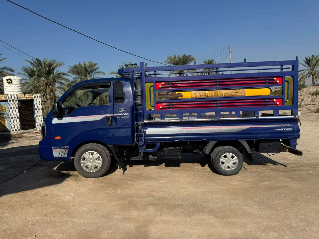 السلام عليكم 
كيا بنكو حمل مسكر للبيع 
موديل 2016 السيارة جاهزة من كلشي 
اصولي مداور ثاني يوم سنويتها ل 2028
كير محرك جديدات خير من الله مكينتها سبلاين جديده توها محورة كيرها 6 نمر السابع بك ( R)  يعني 7 نمر السيارة مانقصها شي 
العنوان ناصرية سوق الشيوخ 
للتواصل ***********
