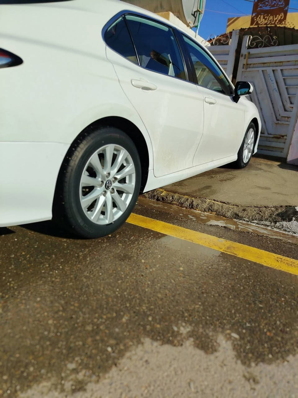 السلام عليكم
كامري 2020 أبيض 
الضرر جاملغ وبنيد فقط بدون دواخل 
بدون ايرباكات 
السياره حلوه وكاعده ومرتبه 
بدون ملاحظات
گير محرك شرط 
ماشيه ٦٣ حقيقي
صدر وتايرات كله جديد
مكاني ديالي 

***********
