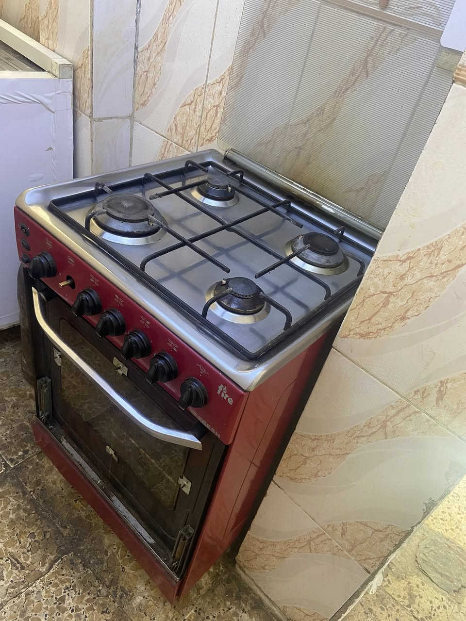 غراض بيت للبيع كلمن وسعره 
مكانهن بالحريه
***********
