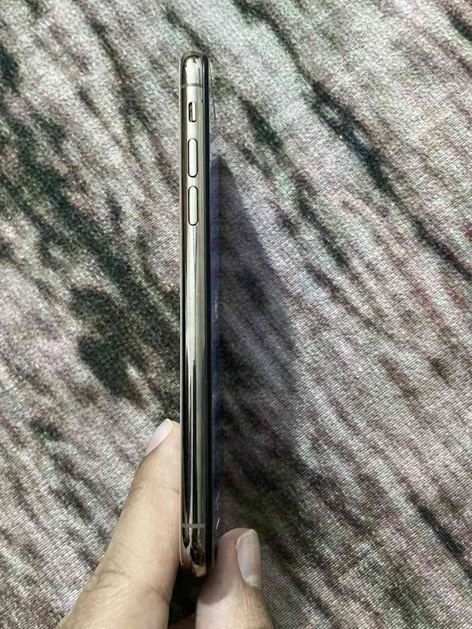 ايفون xs عادي مبدل شاشه فقط بطاريه بلاديه كلشي بي شغال حتى فيس ايدي وشاشه مشدوده نوعيه زينه فيس ايدي شغال وتلث خيرات ذاكره 256 ب160وبي مجال بسيط *********** مكاني بغداد زعفرانيه
