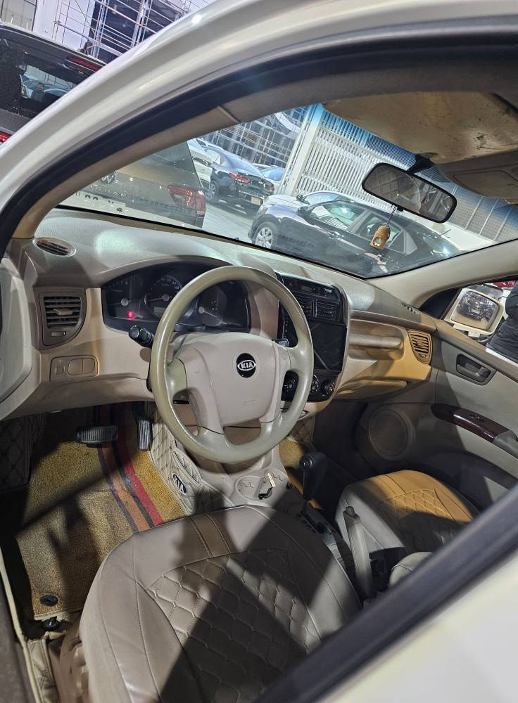 كيا ٢٠١٠ .بدون صبغ. سياره جديده مكانه اربيل ١٢٧ مجال بسيط  بيها رص فوك باب وره سكن بس
*********** أربيل, العراق
