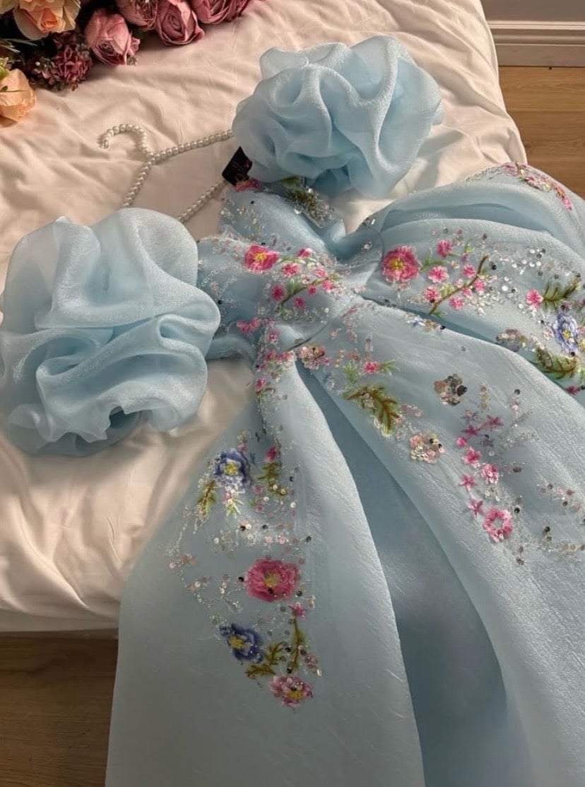 ✨ فستان للبيع ✨

💙 من إسراء ستور
✨ ملبوس مرة وحدة فقط، حالته ممتازة جدًا.
📏 المقاس: يلبس S / M
💰 السعر: 95
📩 للحجز أو الاستفسار راسلوني خاص