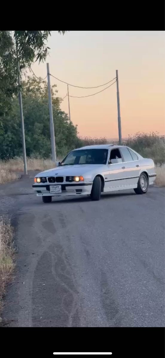 1993بیئیم 525قەپات مواسەفات گێرو مەکینە بەشەرت تەبرید دوو جام کارەبا لەسەر دەقی شەریکە ماوەتەوە لۆکە ڕێزوو احترامم بۆتان***********هیچی نیە أربيل, العراق
