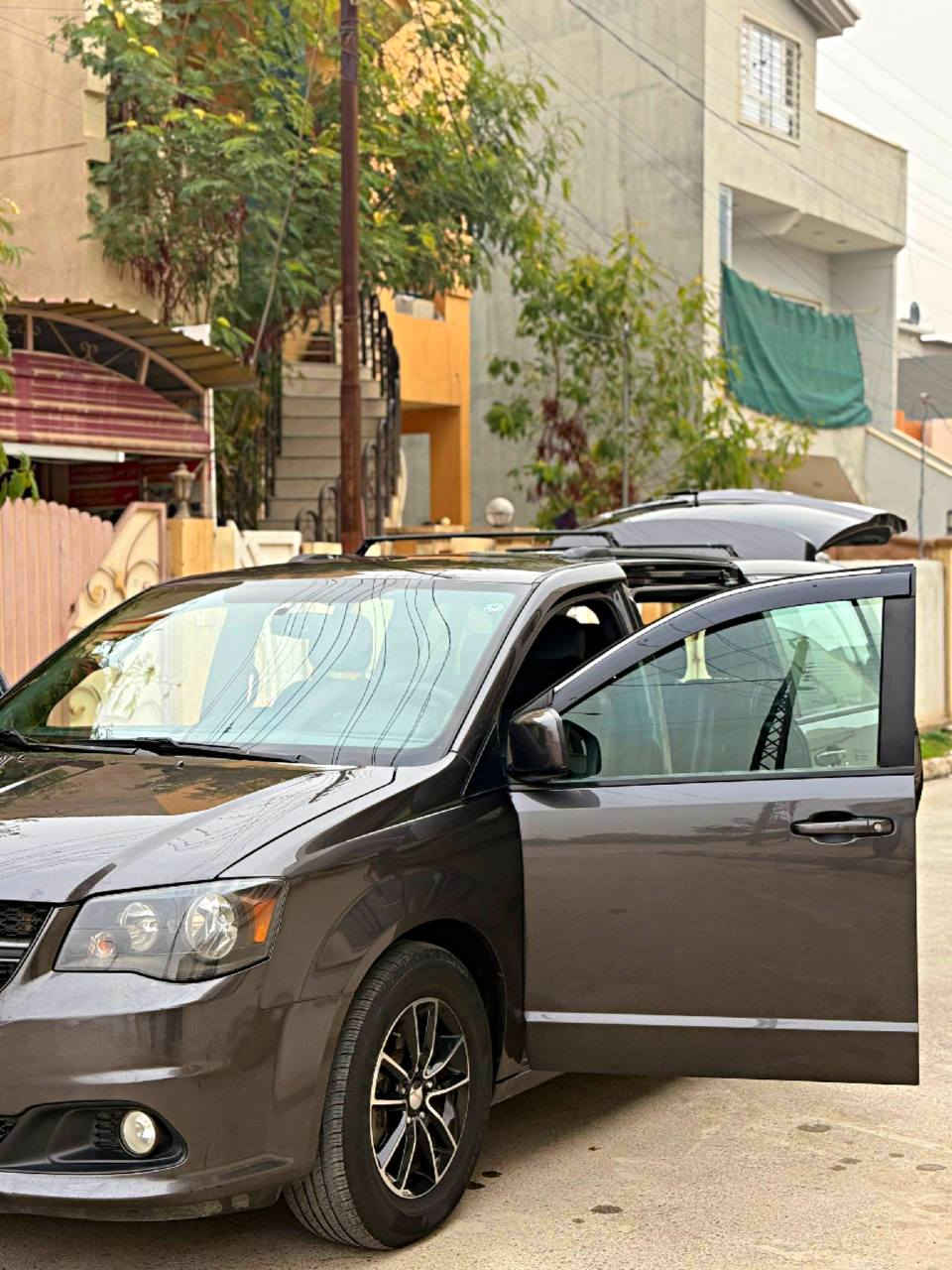 💠للبيع دوج كرفان موديل 2018 كلين بدون صبغ

💠لون السيارة نفطي

💠رقم دهوك دولي

💠سنوية صالحة 2030

💠محرك وكير شرط

💠صدر أمامي خلفي شرط

💠تبريد 3 قطع ثلج

💠كشنات سياحي بلع

💠تحكمات ستيرن

💠نظام تقليل صرفيات البنزين

💠الأبواب والصندوق كهربائي

💠جامات كهربائي

💠طخم اطارات جديد

💠سيارة ماشية 190 قابل للزيادة

💠كشنات امامي مع الستيرن هيتر

💠كاميرا مع شاشة

💠هيتر بل مرايا

💠تشغيل عن بعد

💠سيارة دوج GT وبكامل مواصفاتها الخيالية

💠تحكمات ستيرن مع شاشة عطلات

💠فرس ارضي وسقف 

💠السيارة جديدة حيل حلوة احلى من الصور استخدام شخصي مال بيت

💠شرط التحويل 

💠السعر 183 بيها مجال بسيط

📍مكان السيارة موصل حي الكندي الاولى

للتواصل على الارقام التالية باسم الحج خليل ابو علي

*********** آسيا

*********** كورك

نعتذر عن المراوس (بيع فقط) موصل, نينوى
