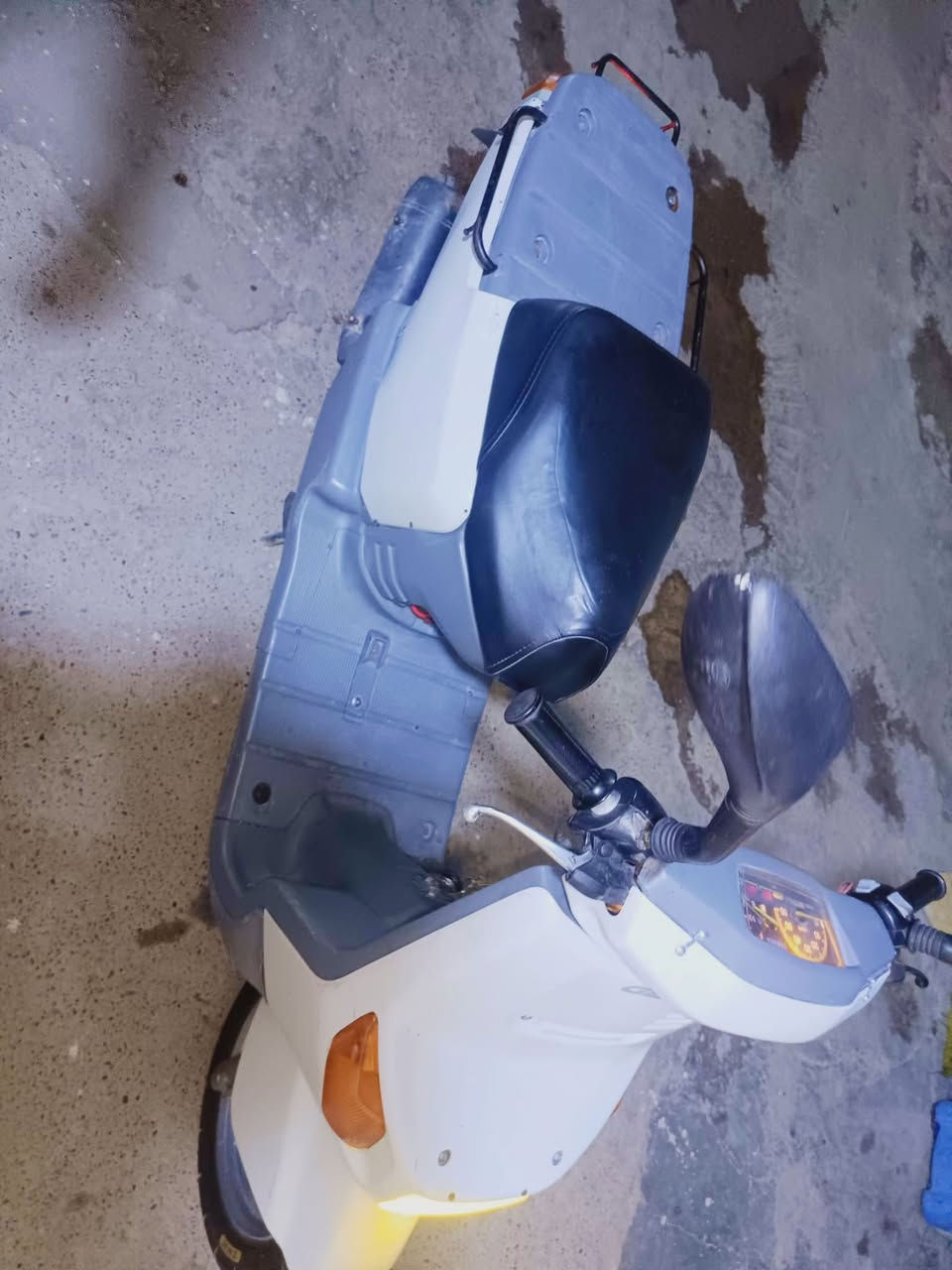 سلام عليكم دراجه بيكم دراجه نضافه ١٠٠ بل ١٠٠ محرك ناعم اخرس بلادي شرط الفحص جيبلك فيتر يله تأخذه شلعه ومعدل سلف وهندر  منبه مال اشاير بيها صوت اشاير عالي ناصي كيجات كيلو متر وبانزين استانات  كله شغال بيه سعرها 350 بيها مجال بسيط
عنواني بغداد زعفرانية شارع البطل اتصال***********
