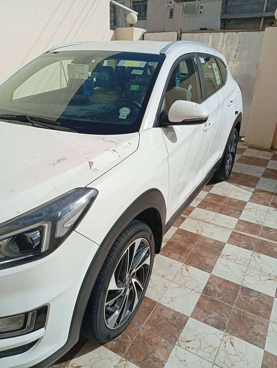 سلام عليكم توسان 20 خليجي مكفولةكفالة عامة ماشية 50 سيارة بسمي رقم سليمانية سعر 215 وبيها مجال بسيط عنوان بغداد سلمان باك ***********
