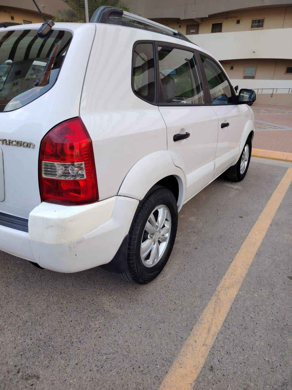 ياالله السلام عليكم 
للجنايه فقط 
توسان 2010
رقم بغداد دولي بأسمي 
محرك 2000
ماشيه 117حقيقي /اذا تعبر ال120دك جرس 
دوخل جديده 
***********
