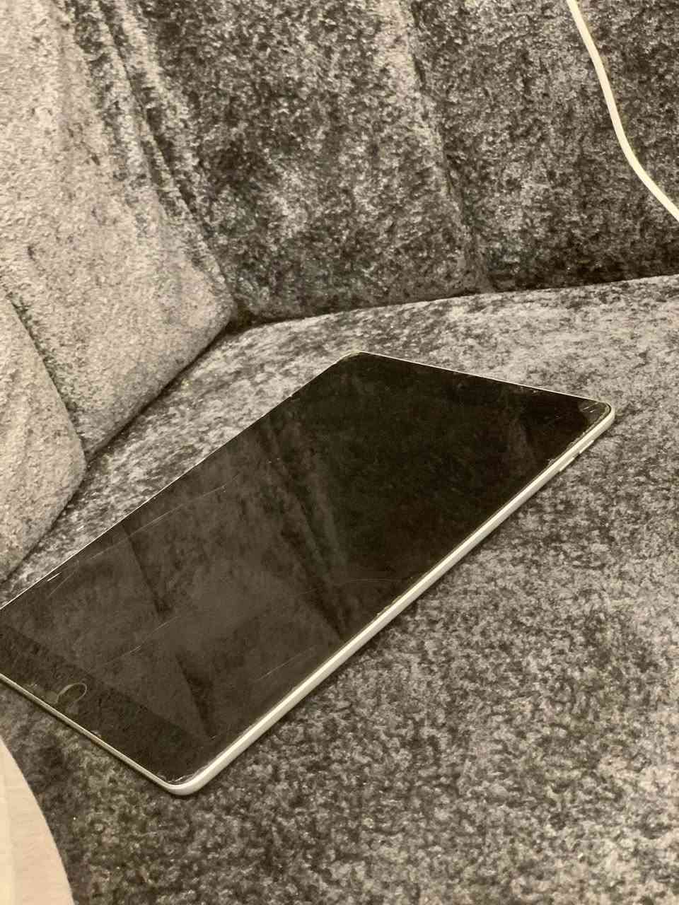 أسلام وعليكم ايباد 9 جهاز كلش نضيف مال بيت جاز وتر ما مفتوح وبي ضمان جهار كلش جديد نموذج m ذاكره 64   كله شغال جهاز مستعجل عل بيعته سعر 200 وبي مجال مكاني بعقوبه رقم ***********
