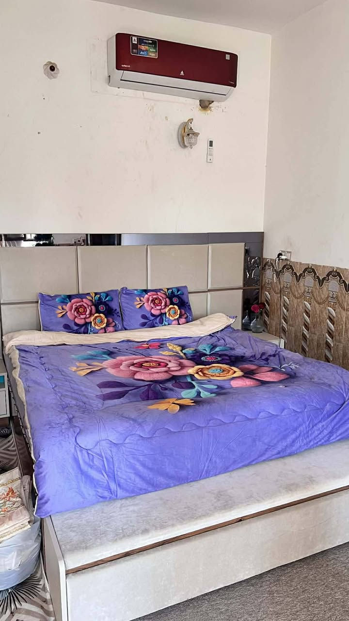 السلام عليكم
غرفه للبيع تركي اصلي 

استخدام ٦ اشهر اخت الجديده .

احلى من الصور.

المكان طويريج.

السعرمليون و400 وبيها مجال.

هاتف.‍‍***********
