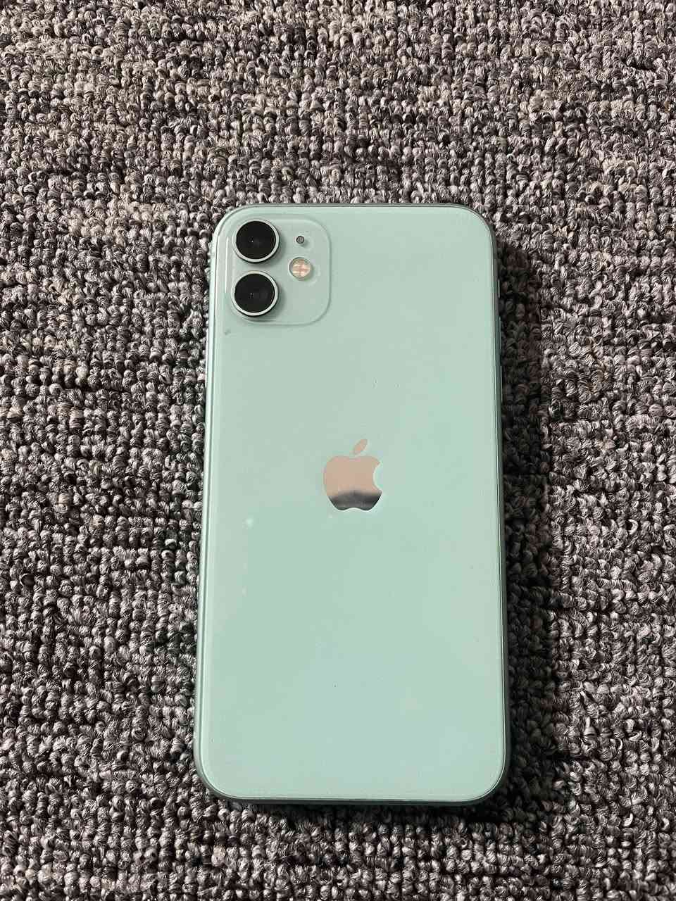 السلام عليكم
ايفون ١١ عادي 
جهاز جدا نضيف 
كله بلادي ما مبدل بي شي 
عدا البطاريه واصليه 
باقي كله جديد 
شرط على فحص 
السعر ٢٢٥ 
مكان الغزاليه 
***********
