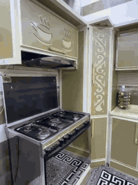 اغراض مطبخ للبيع كاونتر مع طباخ كريازي مع ميز طعام مع ساحبه للاستفسار مراسلة الصفحه او الاتصال على رقم الهاتف ***********
