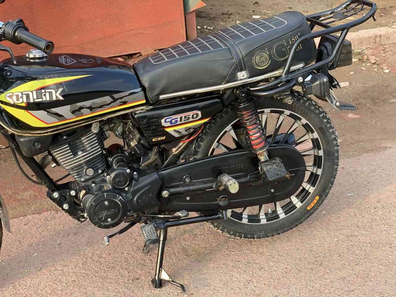 السلام عليكم دراجة سونك مديل 2024 كفالة عامة احلة من الصورة كلهة شغالة مابيهة اي نقص مكاني بغداد الاستفسار عل هاذة الرقم ***********السعر 700وبيهة مجال
