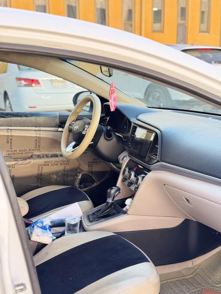 السلام عليكم 
مكلف بنشر 
النترا مديل 19 خليجية بيه فقط معجون بدوسه مثل ماموضح بتقرير بس مالك  السيارة نفسة  ويريد تحويل 
تبريد قطعتين فول كير كفالة فقط المكينة مفتوحة للأستفسار *********** متواجد وتساب
